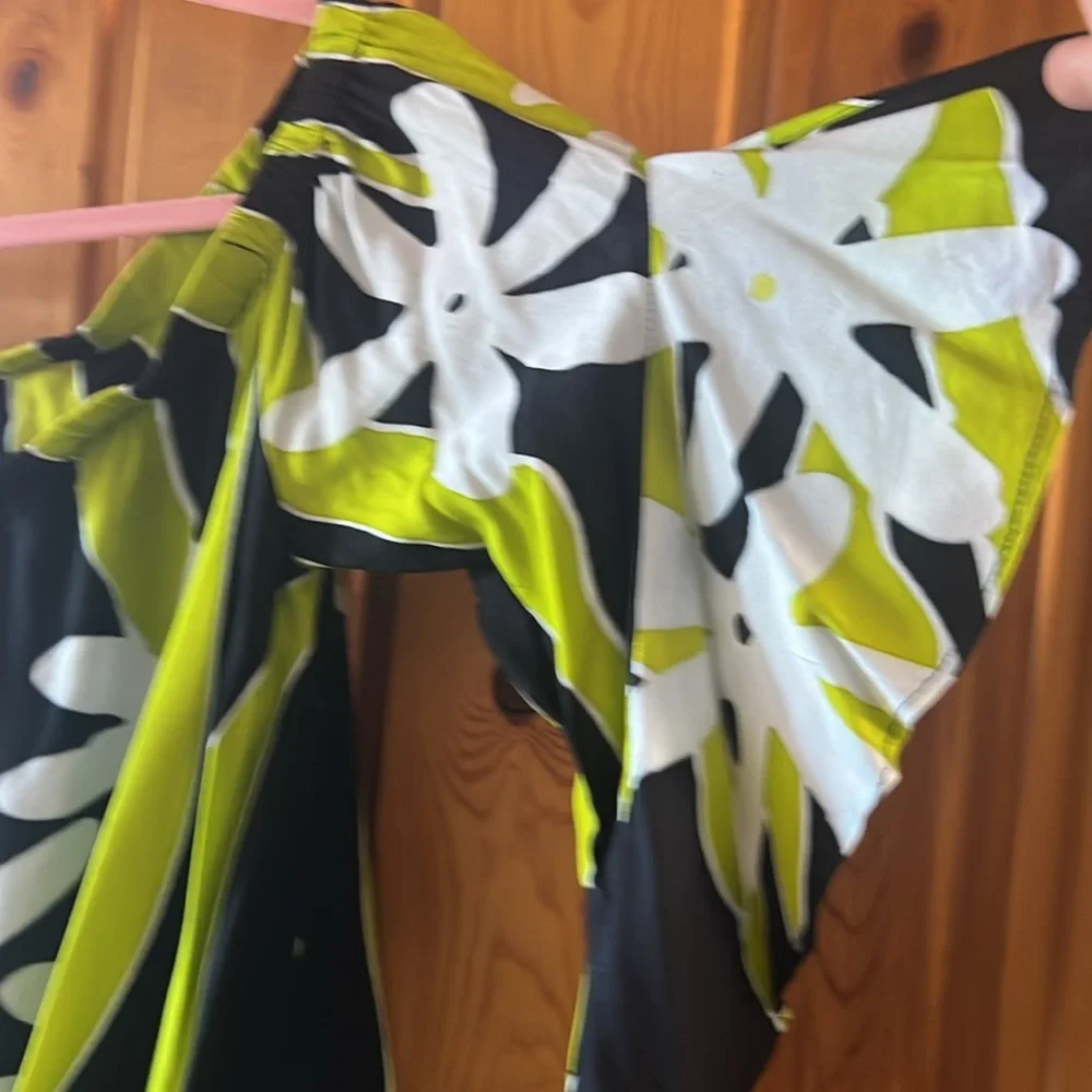 Gently used Lauae off the shoulder, top with tie front size medium - Picture 2 of 4